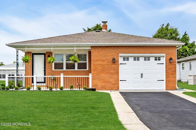 8 Rio Court, Toms River, NJ 08757