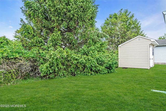 8 Rio Court, Toms River, NJ 08757