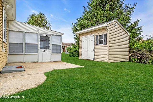 8 Rio Court, Toms River, NJ 08757