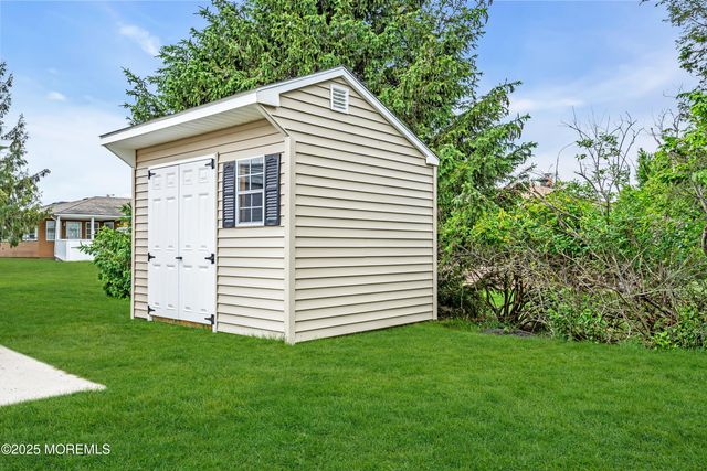 8 Rio Court, Toms River, NJ 08757