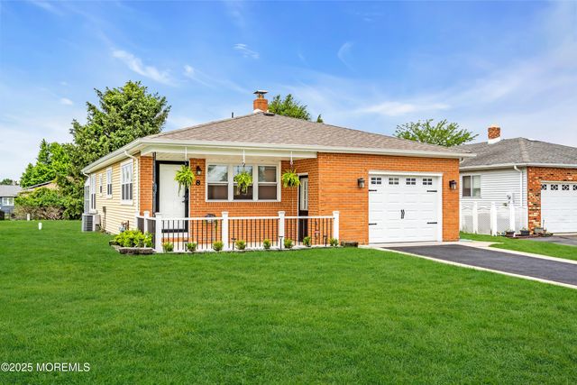 8 Rio Court, Toms River, NJ 08757