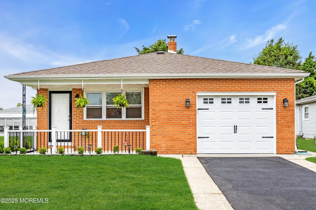 8 Rio Court, Toms River, NJ 08757