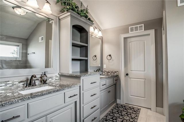 2616 SW 11th Street, Lee's Summit, MO 64081