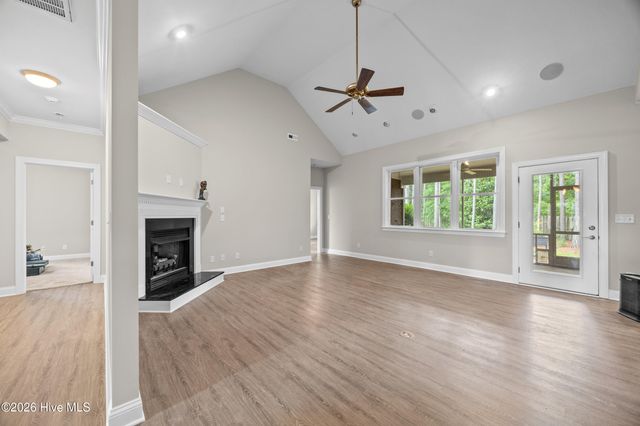 330 Crown Pointe Drive, Hampstead, NC 28443