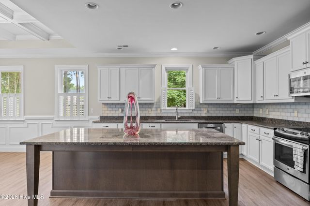 330 Crown Pointe Drive, Hampstead, NC 28443