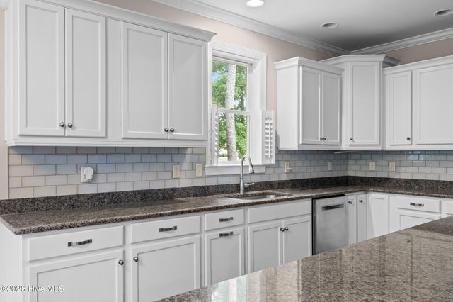 330 Crown Pointe Drive, Hampstead, NC 28443