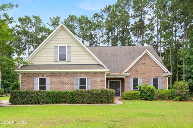 330 Crown Pointe Drive, Hampstead, NC 28443
