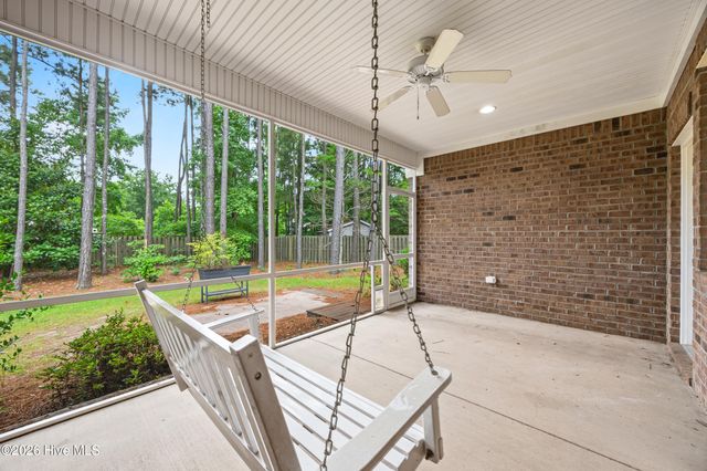 330 Crown Pointe Drive, Hampstead, NC 28443