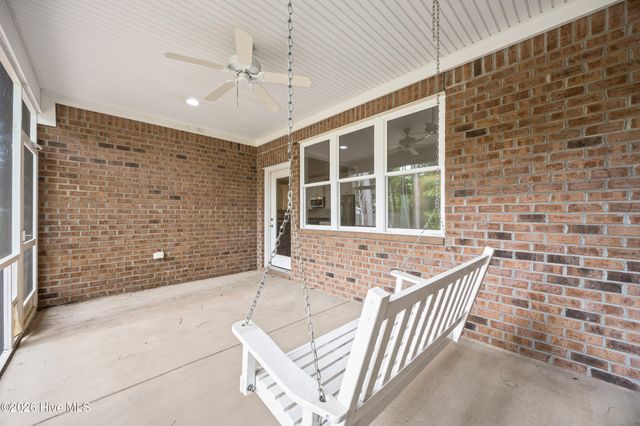 330 Crown Pointe Drive, Hampstead, NC 28443