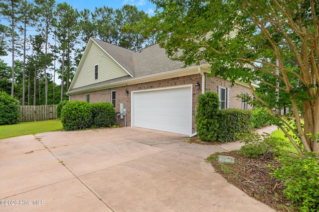 330 Crown Pointe Drive, Hampstead, NC 28443