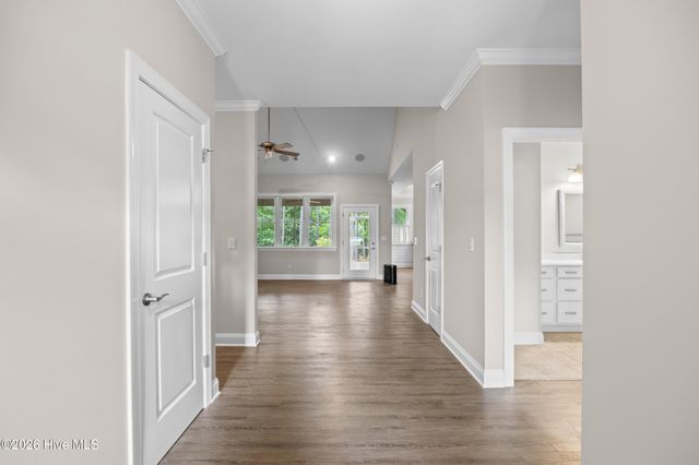 330 Crown Pointe Drive, Hampstead, NC 28443