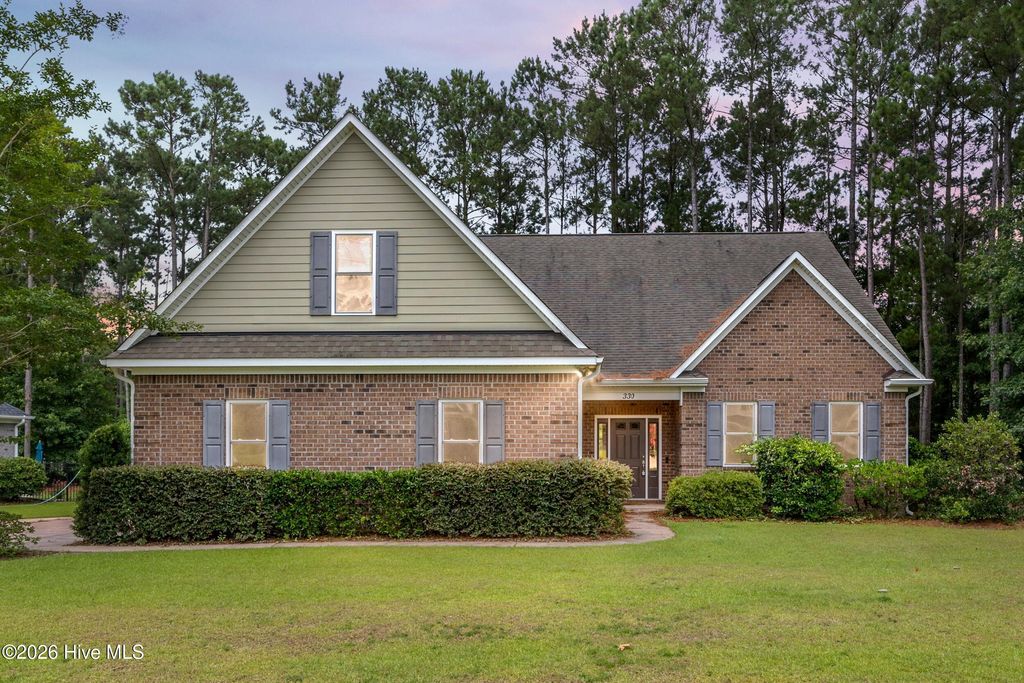 330 Crown Pointe Drive, Hampstead, NC 28443