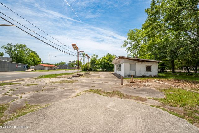 109 N Sycamore Street, Rose Hill, NC 28458
