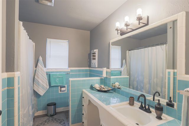 7101 Jewell Avenue, Fort Worth, TX 76112
