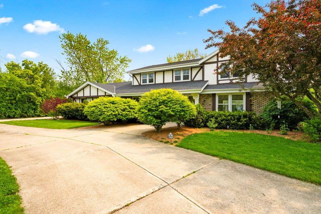 8650 N River ROAD, River Hills, WI 53217