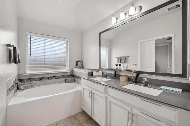 526 Heron Bay Circle, La Porte, TX 77571
