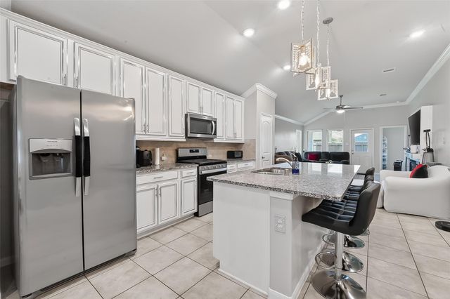 526 Heron Bay Circle, La Porte, TX 77571