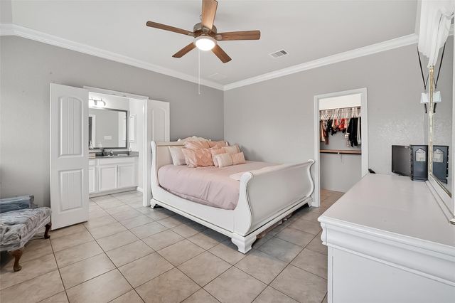 526 Heron Bay Circle, La Porte, TX 77571