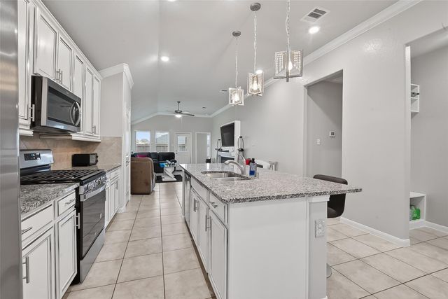 526 Heron Bay Circle, La Porte, TX 77571