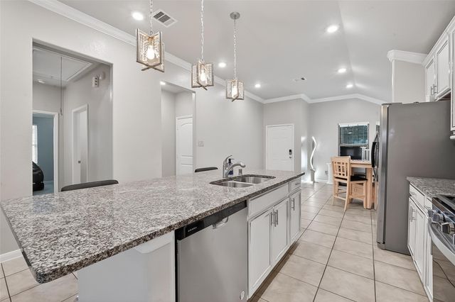 526 Heron Bay Circle, La Porte, TX 77571