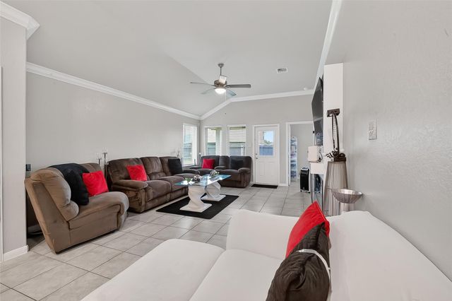 526 Heron Bay Circle, La Porte, TX 77571
