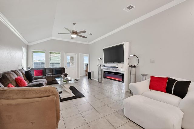 526 Heron Bay Circle, La Porte, TX 77571