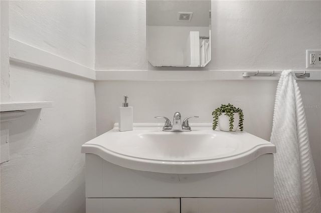 1300 E HENRY AVENUE, Tampa, FL 33604