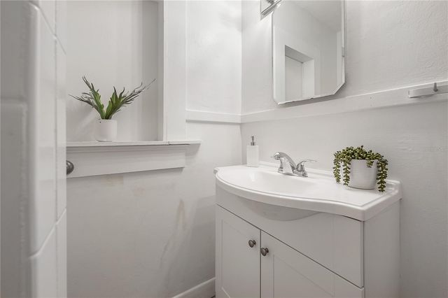 1300 E HENRY AVENUE, Tampa, FL 33604