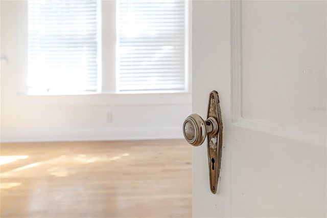 1300 E HENRY AVENUE, Tampa, FL 33604