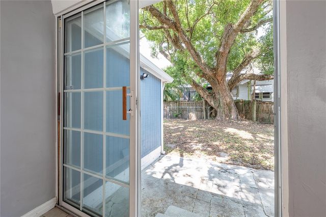 1300 E HENRY AVENUE, Tampa, FL 33604