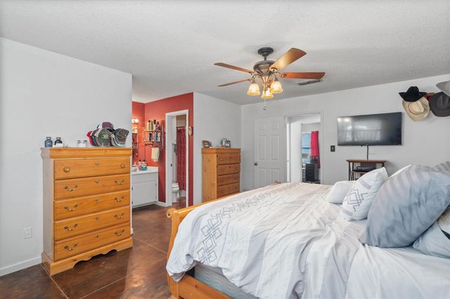 306 Drake LN, Taylor, TX 76574