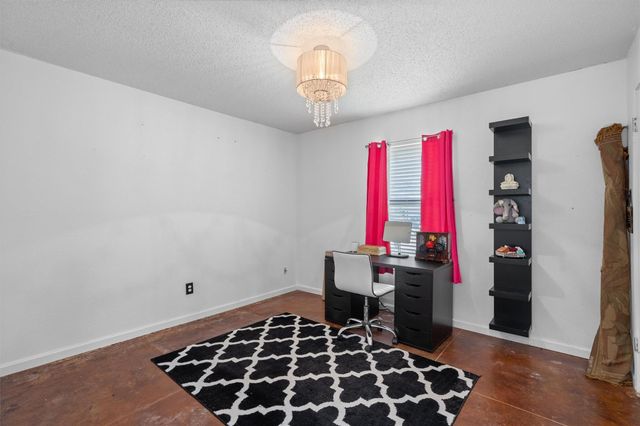 306 Drake LN, Taylor, TX 76574