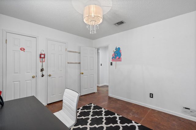 306 Drake LN, Taylor, TX 76574