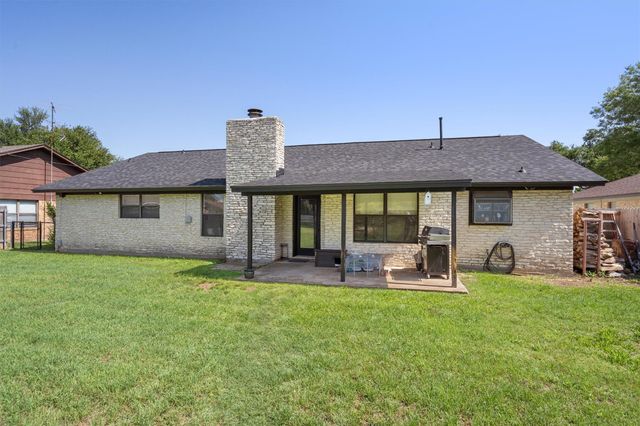 306 Drake LN, Taylor, TX 76574