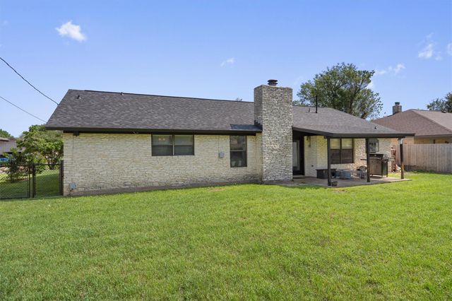 306 Drake LN, Taylor, TX 76574