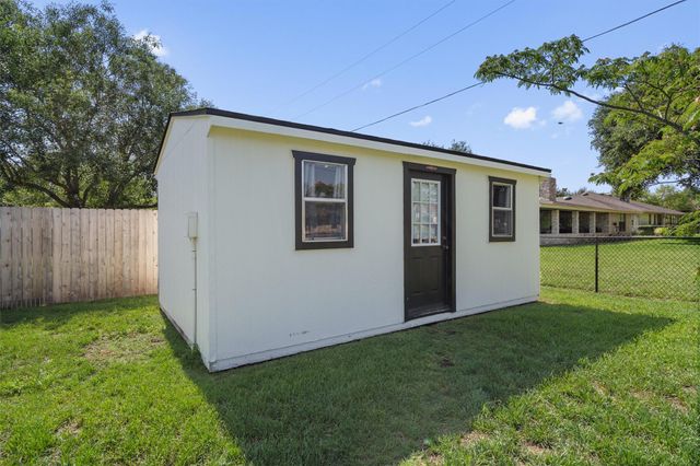 306 Drake LN, Taylor, TX 76574