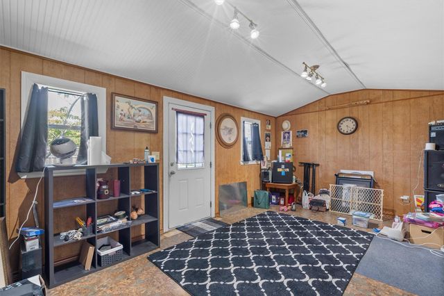 306 Drake LN, Taylor, TX 76574