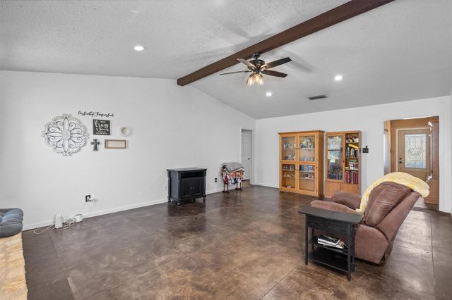 306 Drake LN, Taylor, TX 76574