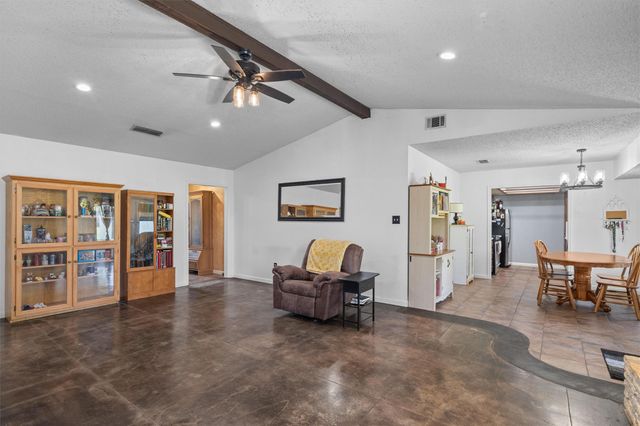 306 Drake LN, Taylor, TX 76574