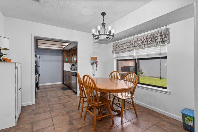 306 Drake LN, Taylor, TX 76574