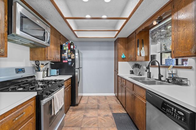 306 Drake LN, Taylor, TX 76574