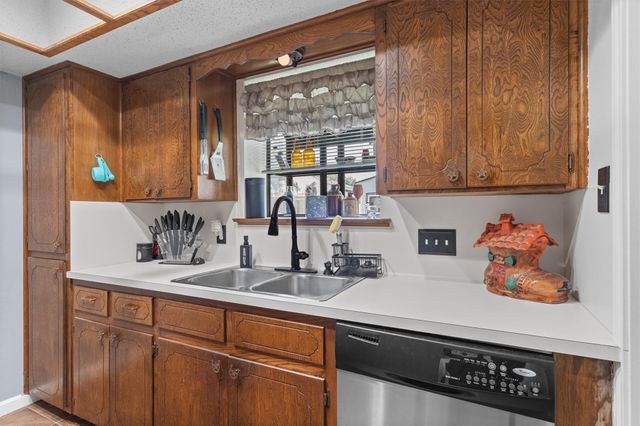 306 Drake LN, Taylor, TX 76574