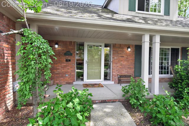 19780 Edshire Lane, Grosse Pointe Woods, MI 48236