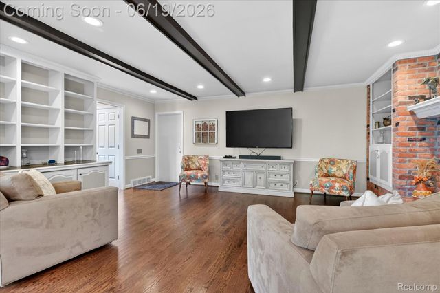 19780 Edshire Lane, Grosse Pointe Woods, MI 48236