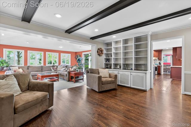 19780 Edshire Lane, Grosse Pointe Woods, MI 48236