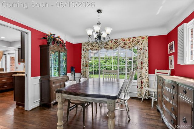 19780 Edshire Lane, Grosse Pointe Woods, MI 48236
