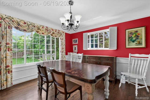 19780 Edshire Lane, Grosse Pointe Woods, MI 48236
