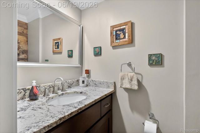 19780 Edshire Lane, Grosse Pointe Woods, MI 48236