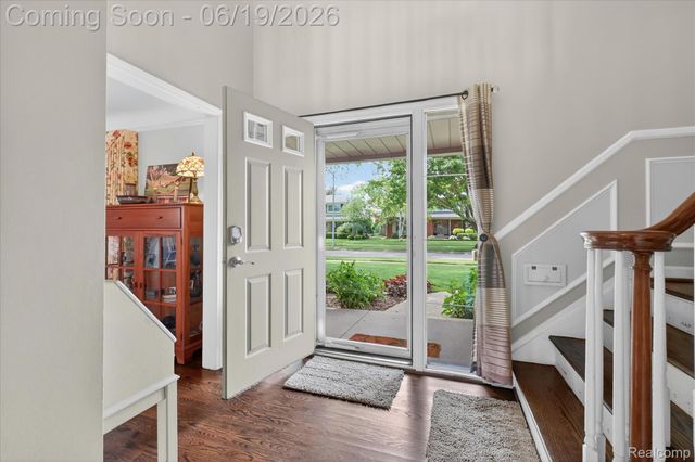 19780 Edshire Lane, Grosse Pointe Woods, MI 48236
