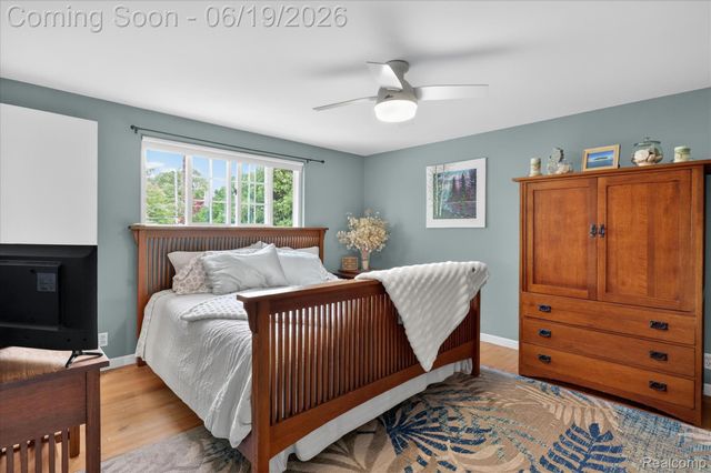 19780 Edshire Lane, Grosse Pointe Woods, MI 48236